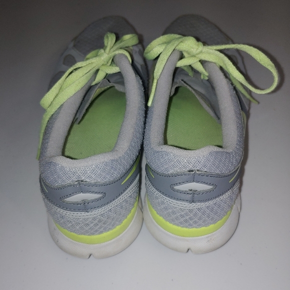 Nike womens grey and lime green running shoes - Picture 3 of 4